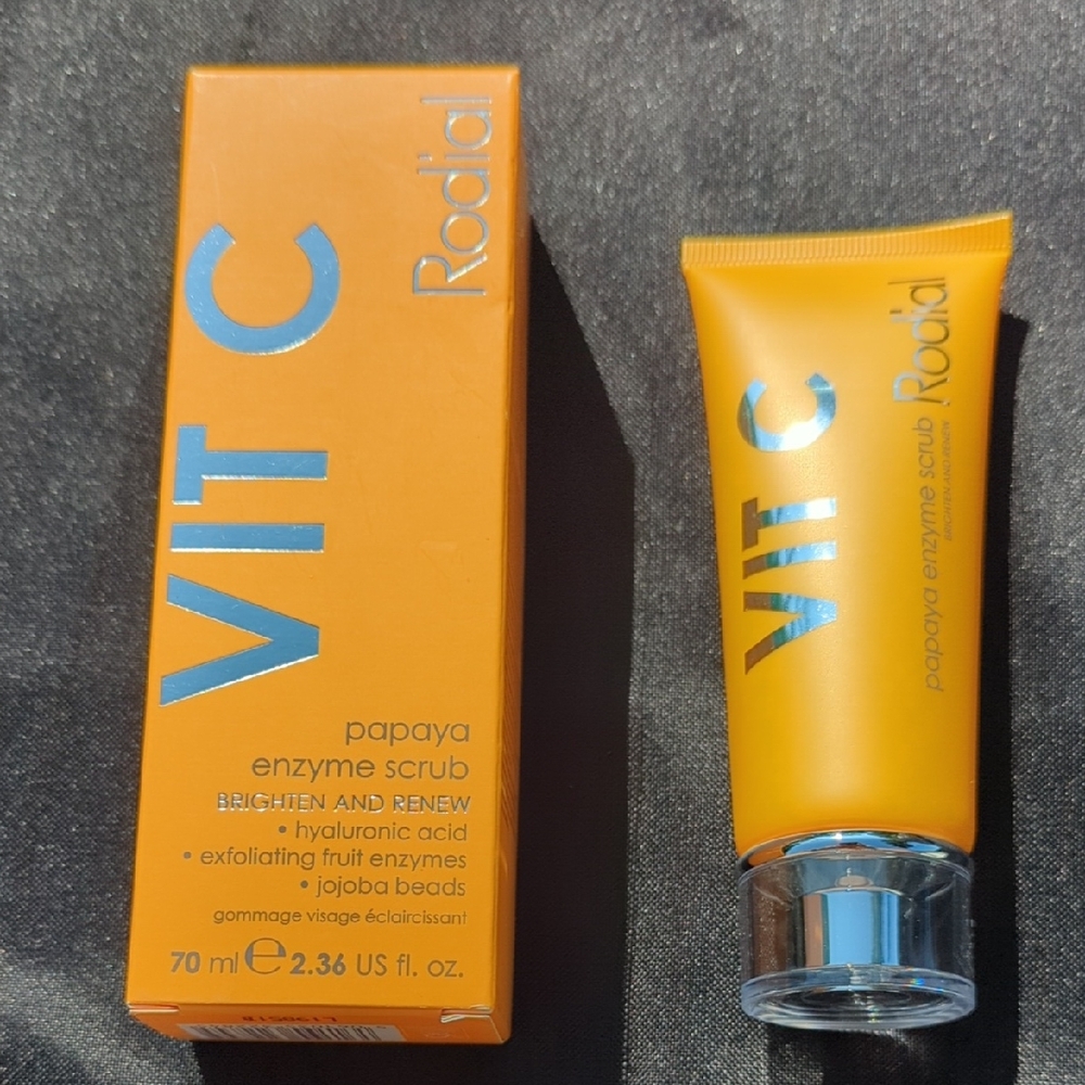 Rodial Vit C Papaya Enzyme Scrub - Bright Orange